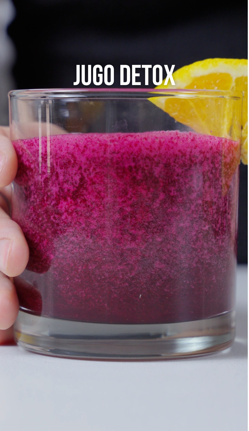 Jugo detox de betarraga, naranja y arándano 🍊🫐
Este combo es una joyita nutricional 💚.
Un jugo que suma sin complicar: intenso en color, fresco en sabor y perfecto para esos días en que quieres algo liviano pero con carácter, ideal para darle un boost a tu día de forma simple y rica!
#ProVerde #JugoNatural #VidaSana #RecetasSaludables