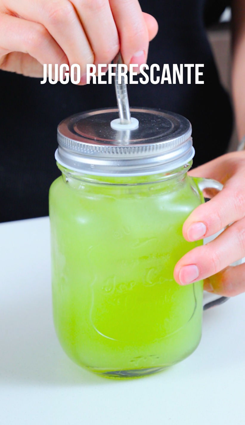 Jugo verde refrescante 🍃🧊
Cuando el calor aprieta, este jugo verde salva el día.
Refrescante, liviano y con el dulzor justo gracias a las uvas verdes, más el toque cítrico del limón y el punch del jengibre.
Ideal para tomar bien heladito, con harto hielo y, si te gusta más suave, colado para una textura sedosa y rica.
Simple, natural y perfecto para bajar un cambio en los días de calor ☀️
Guárdalo para cuando necesites algo fresco y fácil 🌿
#ProVerde #JugoVerde #Refrescante #VidaNatural #RecetasFáciles