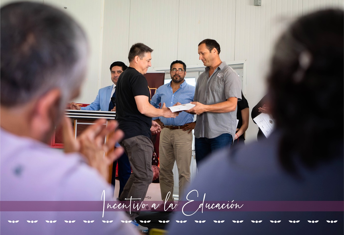 Cosechando el futuro a través de la educación 🎓✨
En C&L Fruit reconocemos el esfuerzo y la dedicación de los hijos de nuestros trabajadores y de los colaboradores que obtuvieron excelencia académica durante sus estudios. Si bien este beneficio ha sido parte de nuestra cultura, quisimos crear un espacio único para destacar su compromiso, porque estamos convencidos de que la educación es la herramienta que transforma vidas y abre nuevas oportunidades.
¡Felicitamos con orgullo a cada uno de los premiados y a sus familias por este gran logro!
Harvesting the Future Through Education
At C&L Fruit, we recognize the effort and dedication of the children of our employees, as well as of the collaborators who achieved academic excellence during their studies. While this benefit has long been part of our culture, we wanted to create a special space to highlight their commitment, because we firmly believe that education is the tool that transforms lives and opens new opportunities.
We proudly congratulate each of the award recipients and their families for this great achievement! 🎓👏
#cylfruit #feelthefreshness #education #excellence #commitment #family #chileanfruit