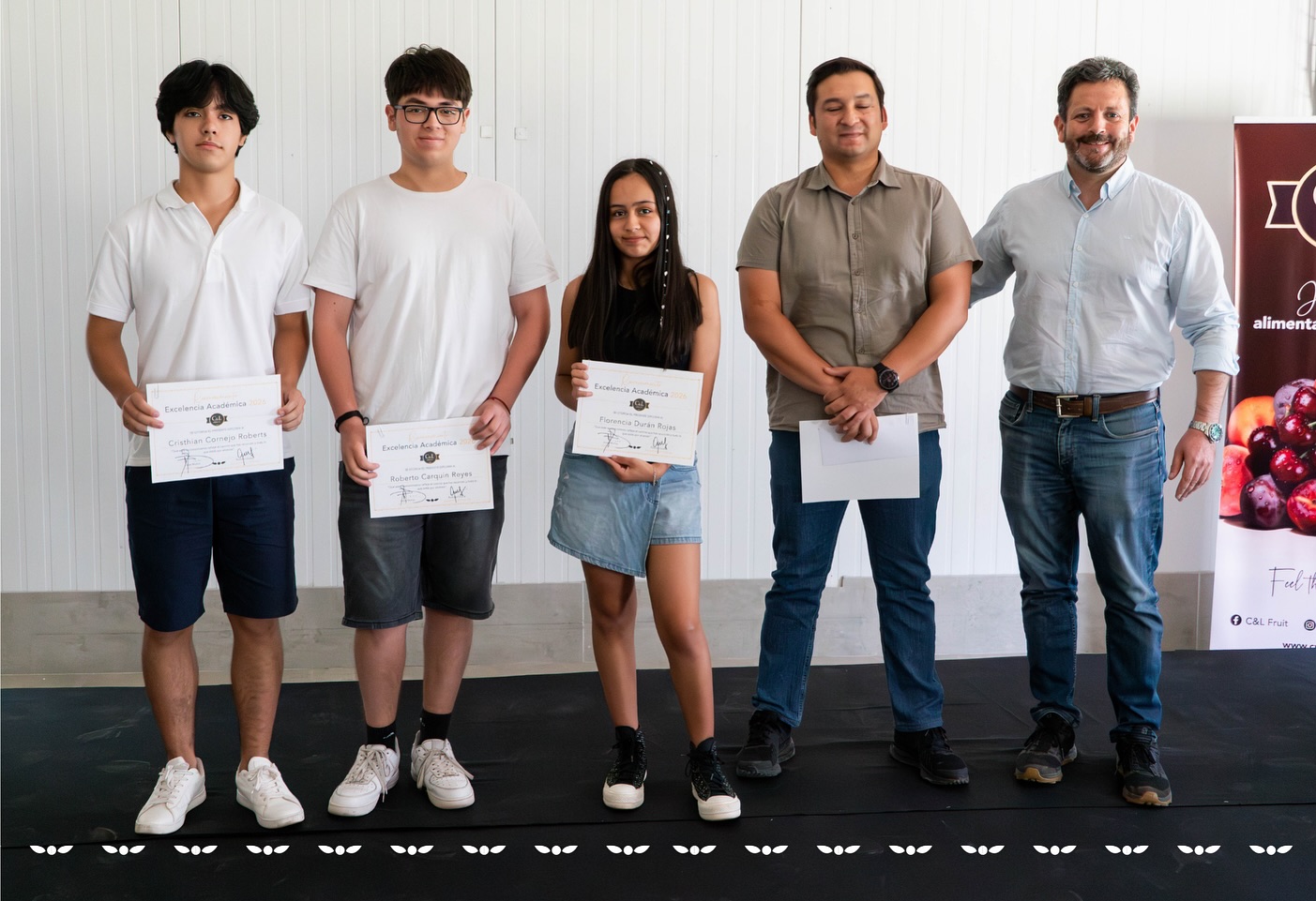 Cosechando el futuro a través de la educación 🎓✨
En C&L Fruit reconocemos el esfuerzo y la dedicación de los hijos de nuestros trabajadores y de los colaboradores que obtuvieron excelencia académica durante sus estudios. Si bien este beneficio ha sido parte de nuestra cultura, quisimos crear un espacio único para destacar su compromiso, porque estamos convencidos de que la educación es la herramienta que transforma vidas y abre nuevas oportunidades.
¡Felicitamos con orgullo a cada uno de los premiados y a sus familias por este gran logro!
Harvesting the Future Through Education
At C&L Fruit, we recognize the effort and dedication of the children of our employees, as well as of the collaborators who achieved academic excellence during their studies. While this benefit has long been part of our culture, we wanted to create a special space to highlight their commitment, because we firmly believe that education is the tool that transforms lives and opens new opportunities.
We proudly congratulate each of the award recipients and their families for this great achievement! 🎓👏
#cylfruit #feelthefreshness #education #excellence #commitment #family #chileanfruit