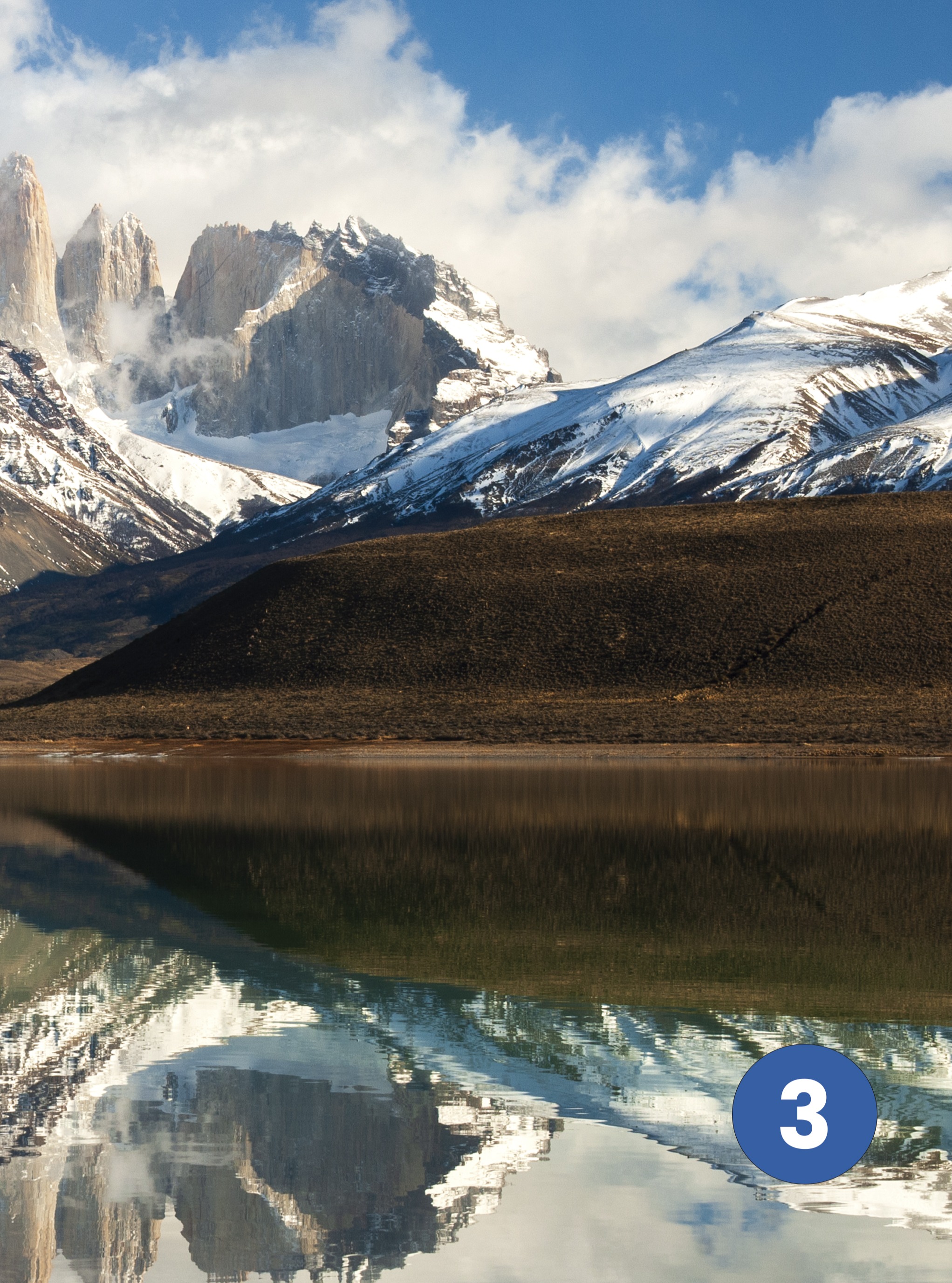 Estoy preparando el Calendario Chile 2027 y pensé... ¿cuál de estas 3 fotografías seleccionarías para la Portada?
N°1 ✅¿una otoñal, con el volcán Villarrica de fondo?
N°2 ✅¿una de volcanes y la laguna Verde en las frías alturas del Altiplano de Copiapó?
N°3 ✅¿o quizás, las icónicas Torres del Paine reflejadas en la laguna Amarga?
Te invito a comentar tu número favorito!