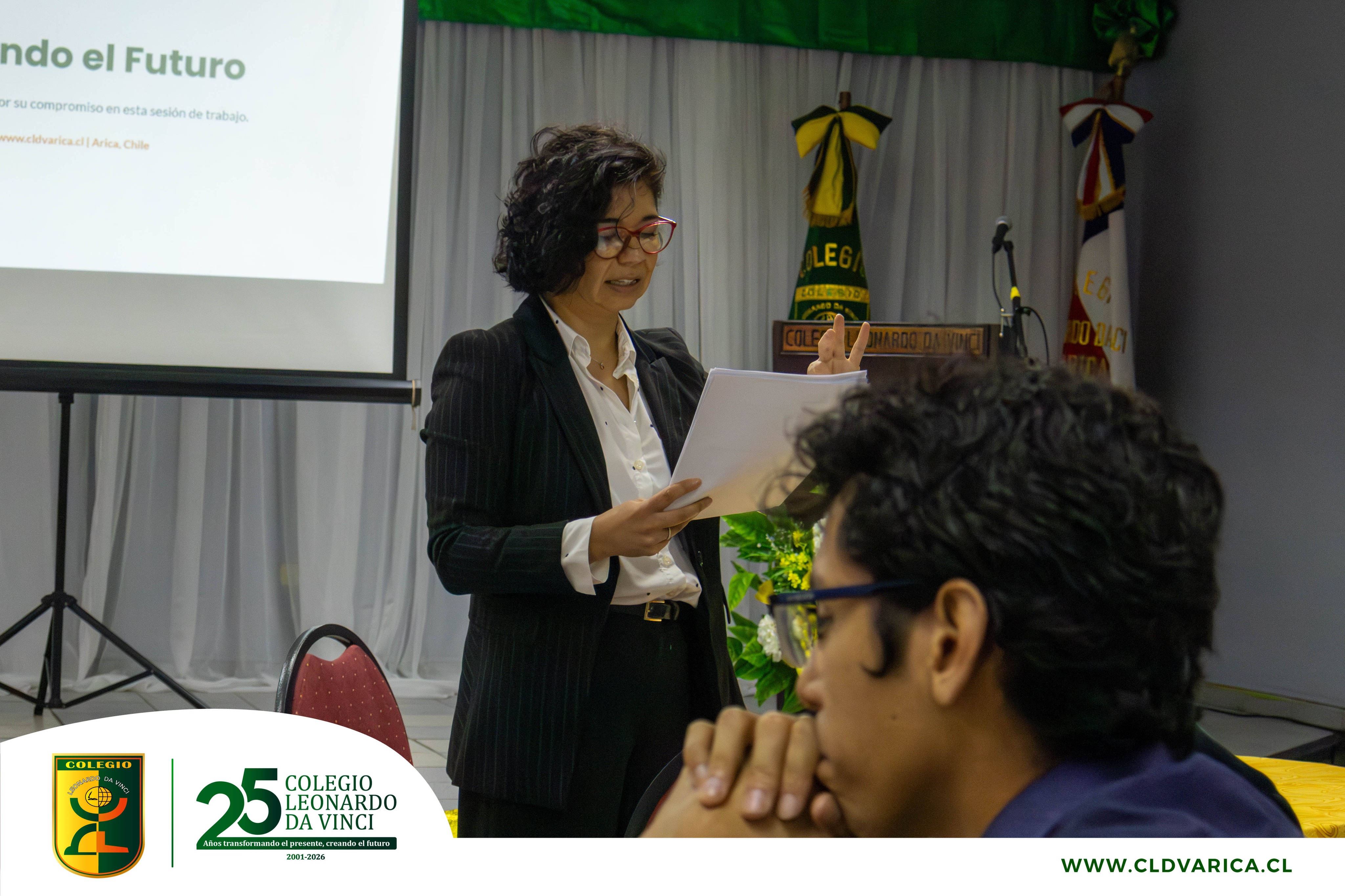 🤝 CADE TP | Construyendo oportunidades para nuestros estudiantes
Nuestro Colegio Leonardo Da Vinci realizó una nueva jornada del Consejo Asesor para el Desarrollo Educativo Técnico Profesional (CADE TP), instancia de encuentro y colaboración con representantes del sector productivo, instituciones de educación superior y aliados estratégicos.
Durante la jornada compartimos experiencias, dialogamos sobre los desafíos actuales de la formación Técnico Profesional y proyectamos nuevas oportunidades para fortalecer nuestras especialidades de Gastronomía, Electrónica y Programación.
A través del CADE TP continuamos fortaleciendo alianzas, articulaciones y experiencias formativas que permitan acercar a nuestros estudiantes al mundo laboral, la educación superior y las oportunidades de desarrollo de nuestra región.
Seguimos construyendo juntos más y mejores oportunidades para el futuro de nuestros estudiantes.