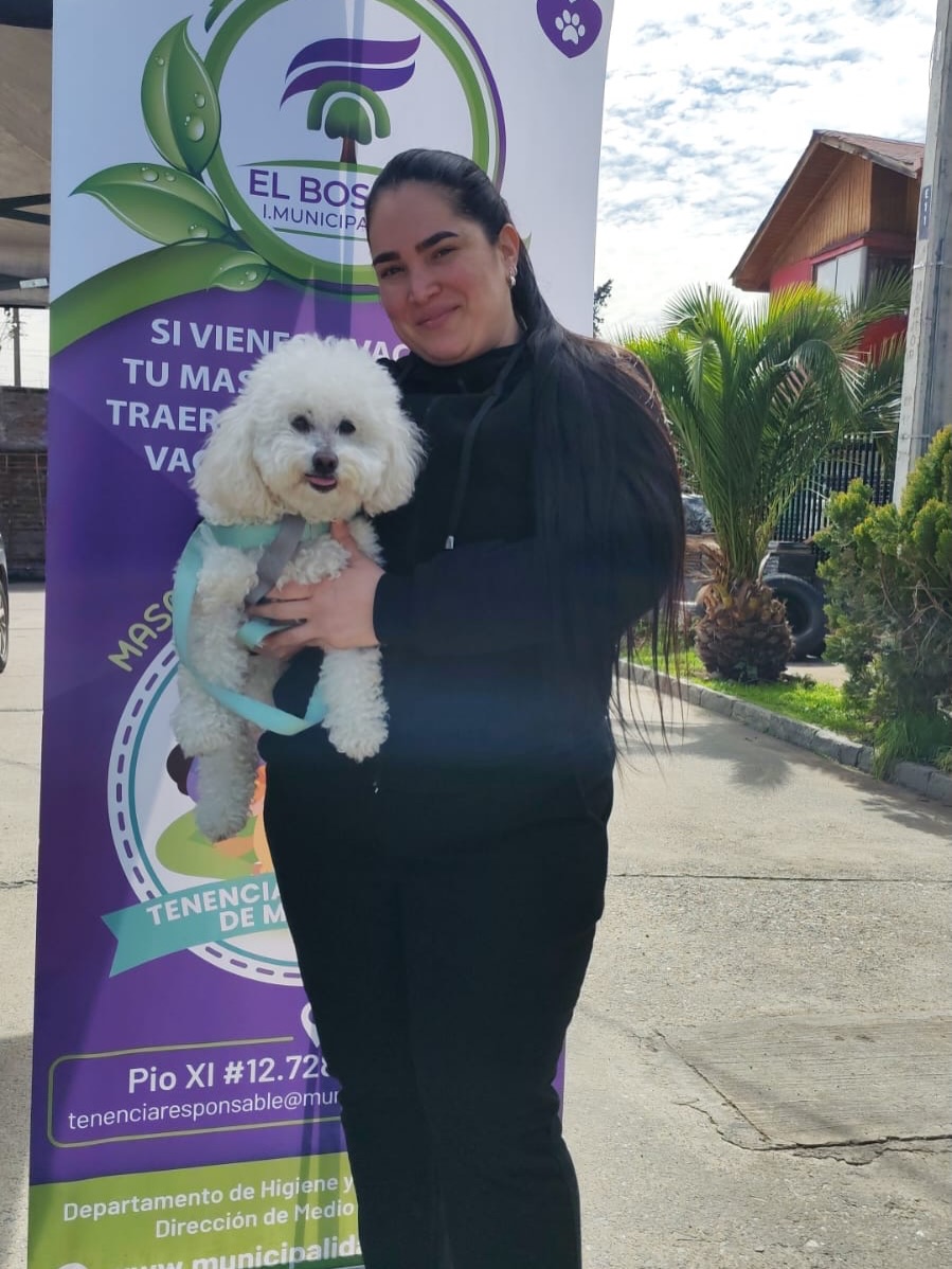 🟢¡𝐄𝐧𝐭𝐫𝐞 𝐭𝐨𝐝𝐚𝐬 𝐲 𝐭𝐨𝐝𝐨𝐬 𝐜𝐮𝐢𝐝𝐚𝐦𝐨𝐬 𝐄𝐥 𝐁𝐨𝐬𝐪𝐮𝐞!💚🚐🐾 🧹🧼 🍂 ✂️🌳𝐎𝐩𝐞𝐫𝐚𝐭𝐢𝐯𝐨 𝐝𝐞 𝐥𝐢𝐦𝐩𝐢𝐞𝐳𝐚 𝐞𝐧 𝐭𝐮 𝐛𝐚𝐫𝐫𝐢𝐨 Estuvimos en la población Jorge Luco con nuestro operativo en terreno 𝐄𝐧𝐭𝐫𝐞 𝐭𝐨𝐝𝐚𝐬 𝐲 𝐭𝐨𝐝𝐨𝐬 𝐜𝐮𝐢𝐝𝐚𝐦𝐨𝐬 𝐄𝐥 𝐁𝐨𝐬𝐪𝐮𝐞, donde equipos de la Dirección de Medio Ambiente y vecinos, desarrollaron labores de reciclaje, limpieza, podas de árboles, desratización y retiro de voluminosos; además de los servicios del Móvil Veterinario. 🐶🐾🐱. #ElBosqueMunicipioCiudadano